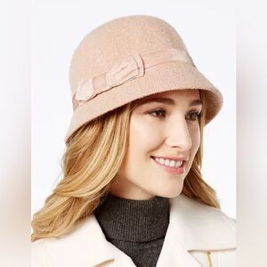 August Hat Company 1920’s style Light Pink Wool blend Hat w/ velvet band & bow